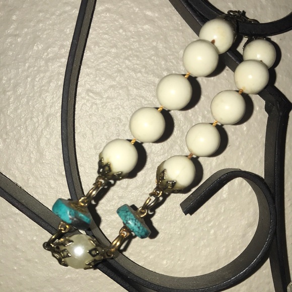 Unique Sliced Turquoise Faux Molded Pearl Bead Bracelet - Picture 5 of 6